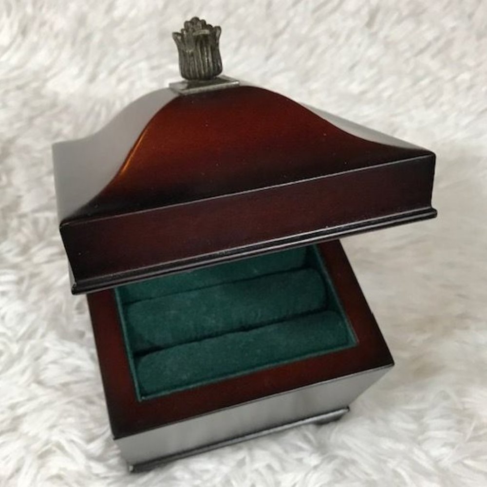 NWOT Bombay Genuine Wood Musical Ring Case